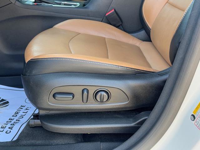Used 2018 Chevrolet Equinox Premier w/ Infotainment II Package AWD/4WD image 17