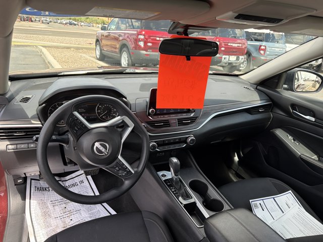 Used 2025 Nissan Altima 2.5 SV FWD image 12