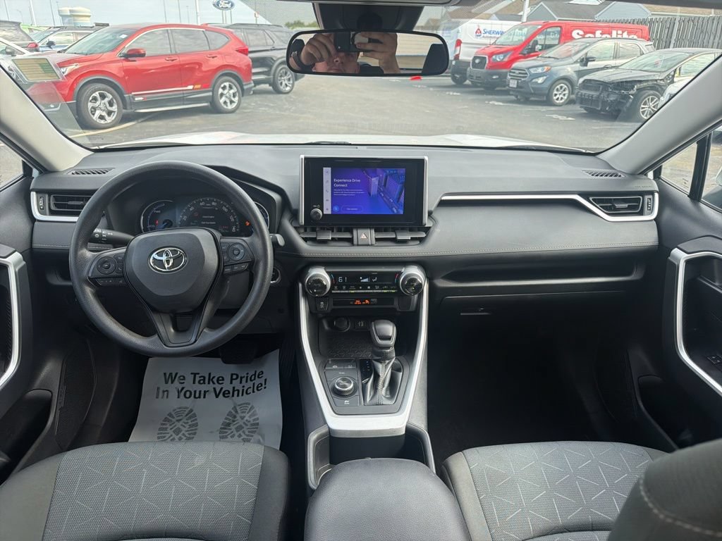 Used 2023 Toyota RAV4 XLE AWD/4WD image 14