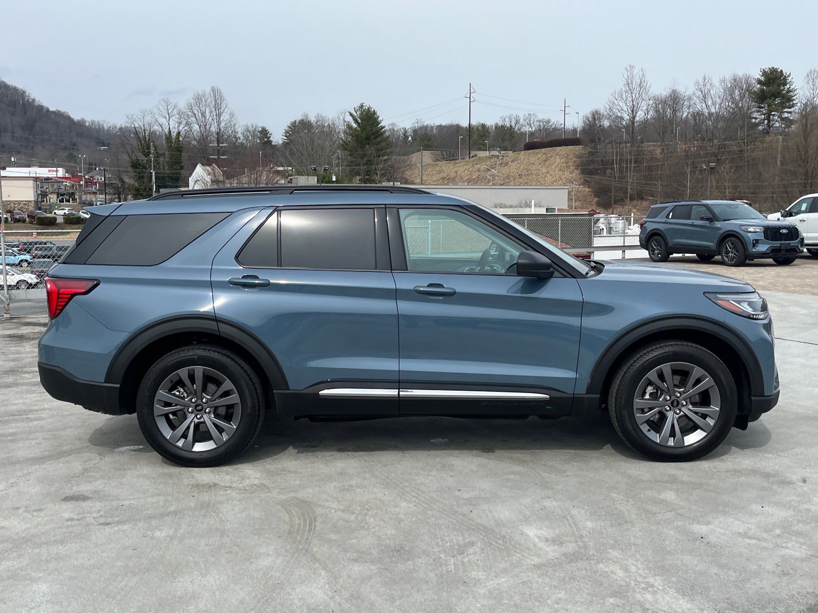 Certified 2025 Ford Explorer Active w/ Active Comfort Package image 2