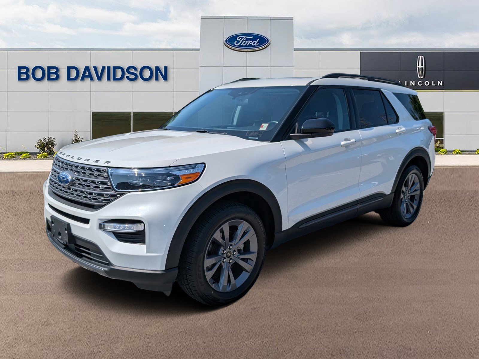 Certified 2022 Ford Explorer XLT w/ Equipment Group 202A