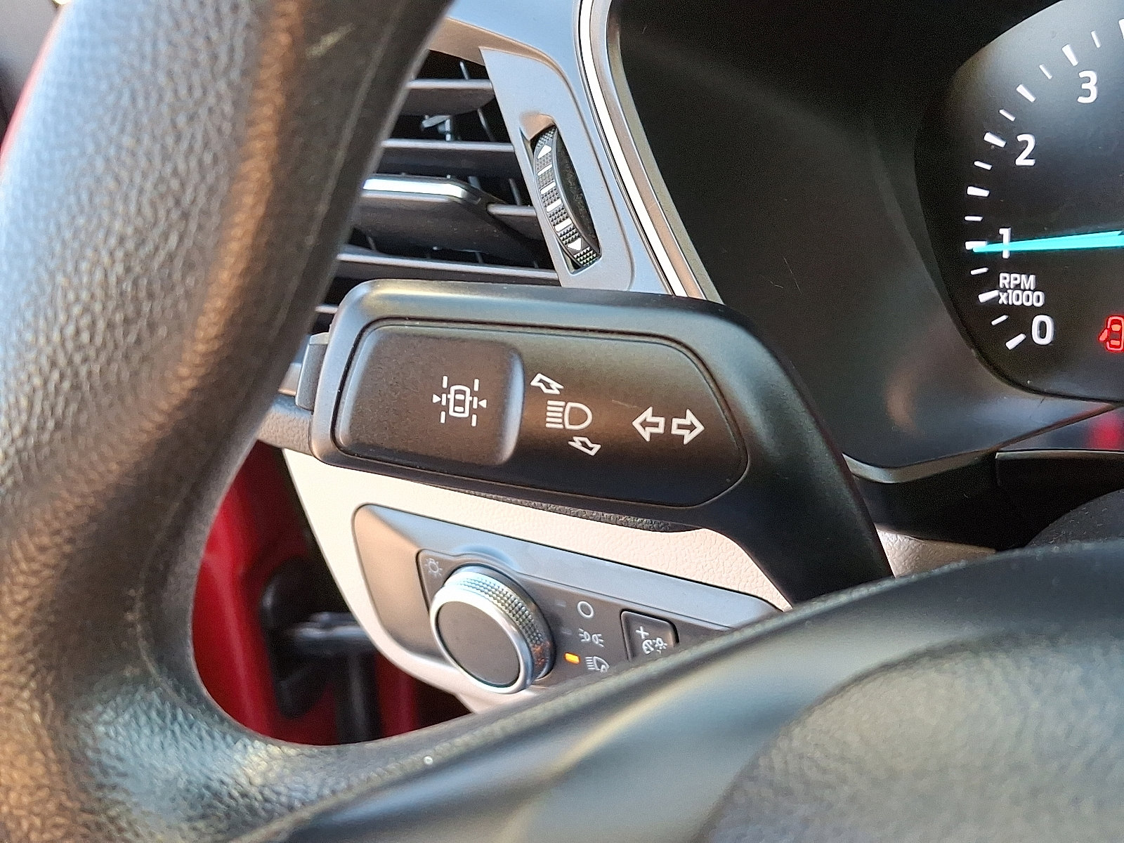 Certified 2020 Ford Escape SE image 32