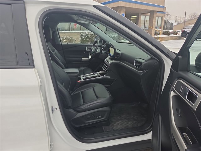 Certified 2022 Ford Explorer XLT w/ Equipment Group 202A image 22