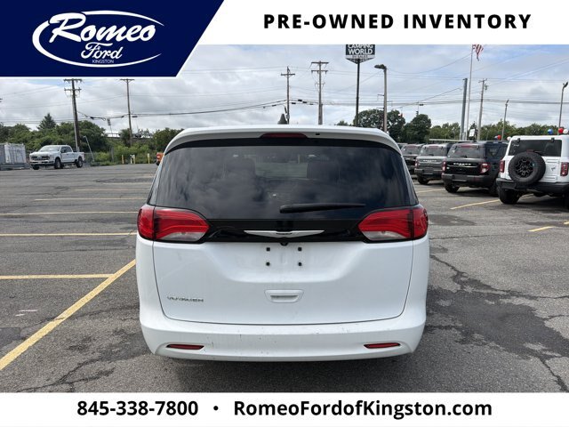 Used 2023 Chrysler Voyager LX FWD image 6