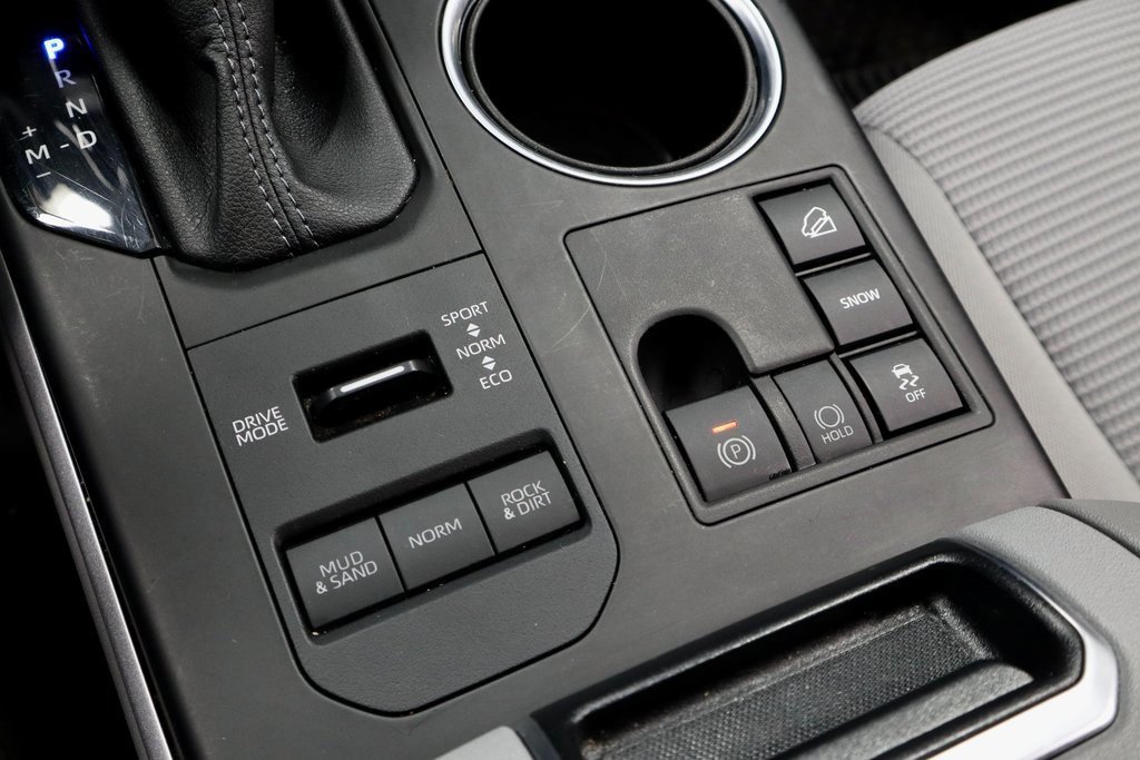 Used 2023 Toyota Highlander LE image 33