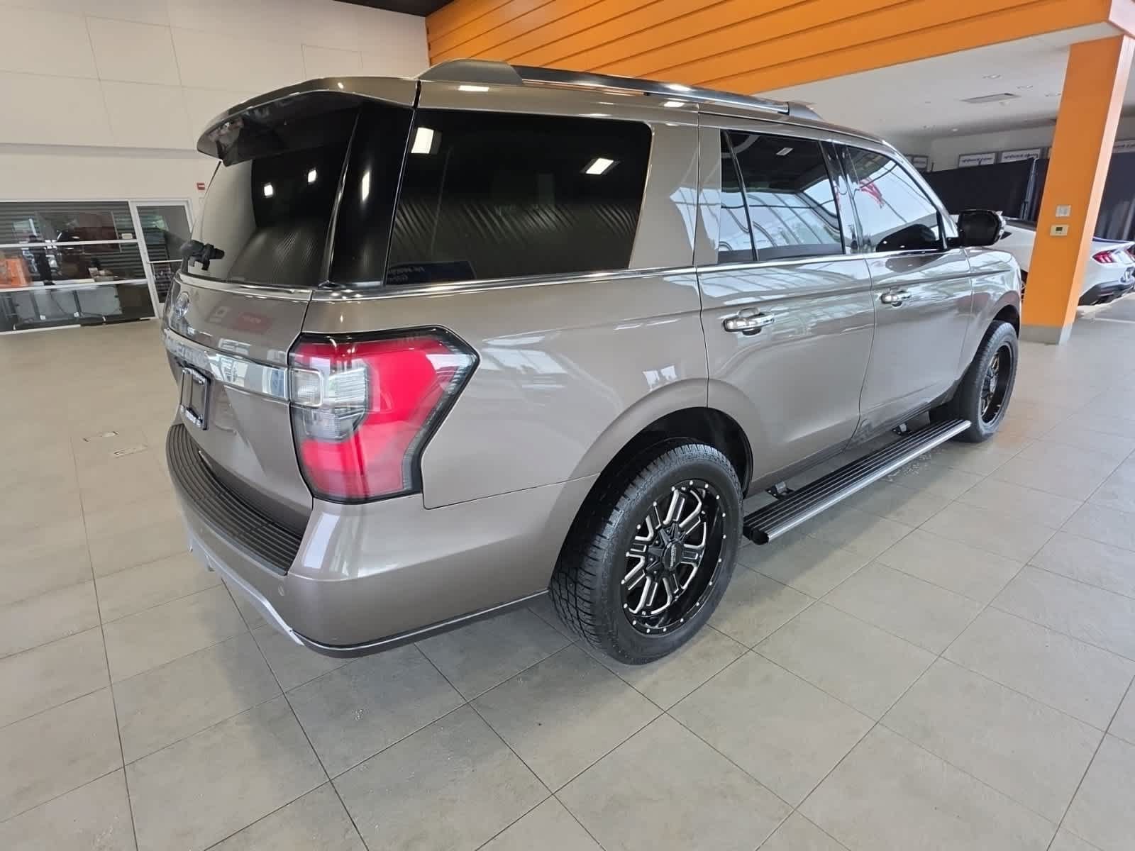 Certified 2019 Ford Expedition Limited w/ Equipment Group 301A AWD/4WD image 9