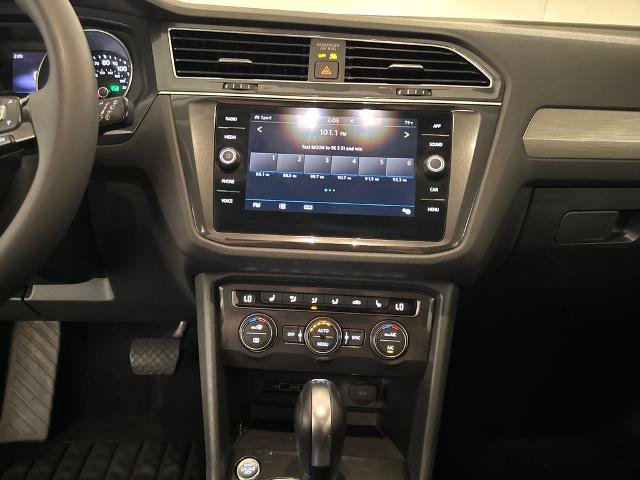 Used 2020 Volkswagen Tiguan SE AWD/4WD image 24
