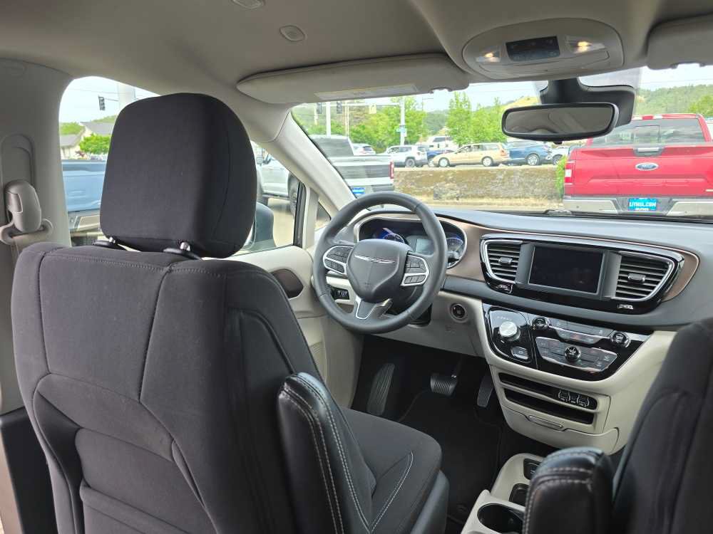 Used 2023 Chrysler Voyager LX FWD image 10