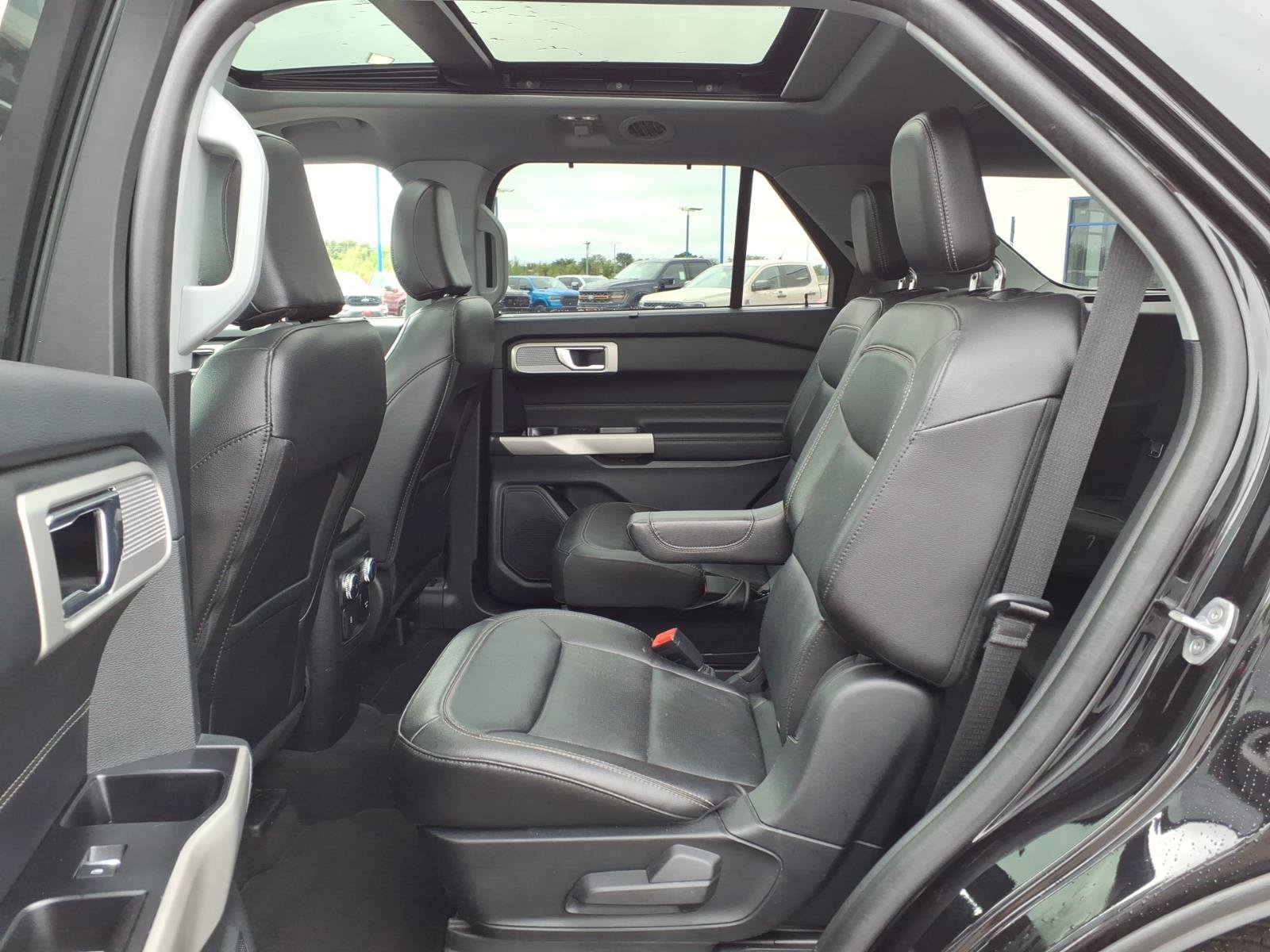 Certified 2022 Ford Explorer Limited w/ Equipment Group 301A AWD/4WD image 11