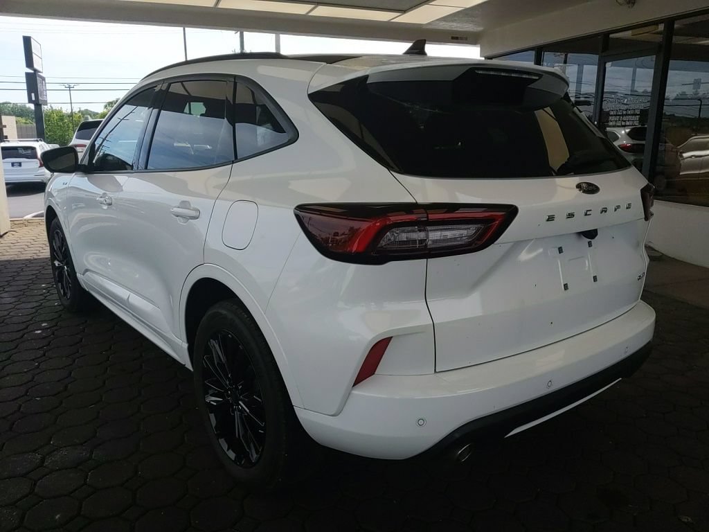Certified 2023 Ford Escape ST-Line Elite AWD/4WD image 9