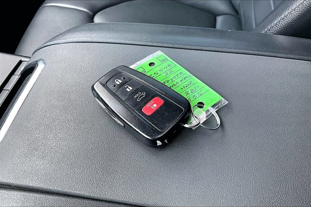 Used 2022 Toyota Highlander XLE FWD image 12