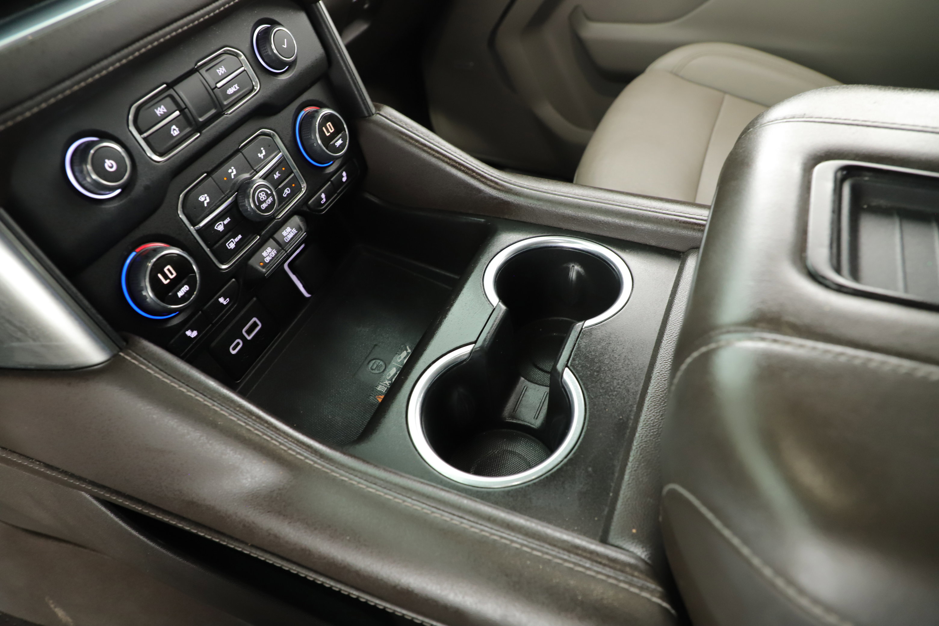 Used 2022 Chevrolet Tahoe Z71 w/ Luxury Package image 15