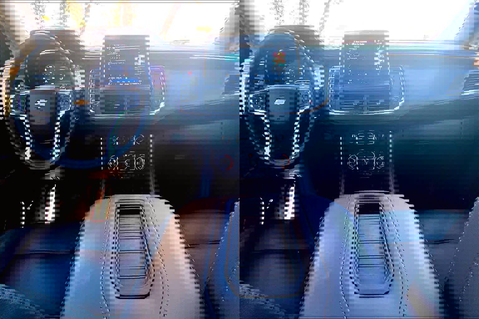 Used 2023 Chevrolet Suburban LT w/ Luxury Package image 15