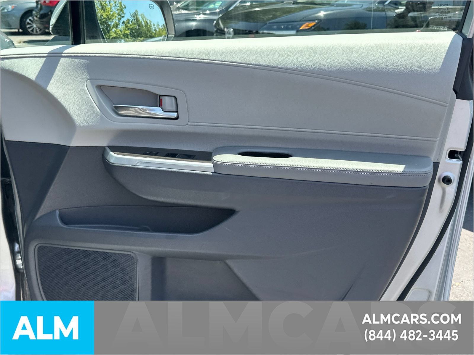 Used 2021 Toyota Sienna Limited FWD image 16