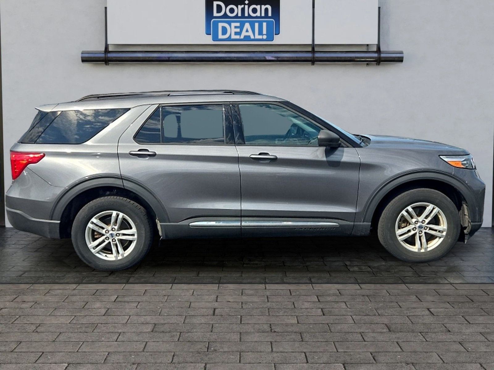 Certified 2022 Ford Explorer XLT AWD/4WD image 2
