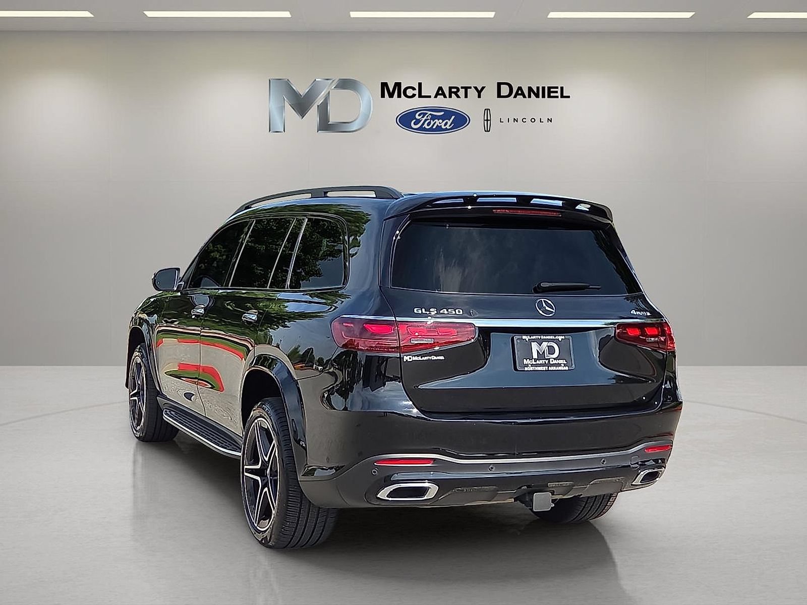 Used 2024 Mercedes-Benz GLS 450 4MATIC image 4