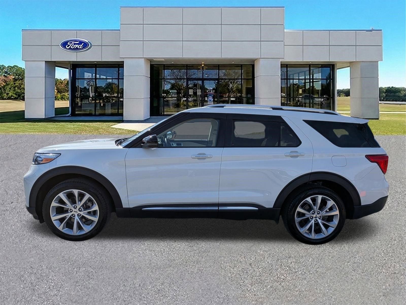 Certified 2023 Ford Explorer Platinum w/ Technology Package image 2