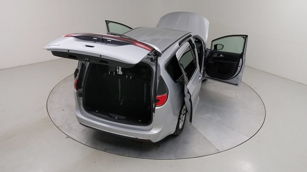 Used 2026 Chrysler Pacifica Select FWD image 48