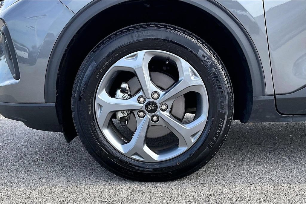 Certified 2025 Ford Escape ST-Line Select AWD/4WD image 9