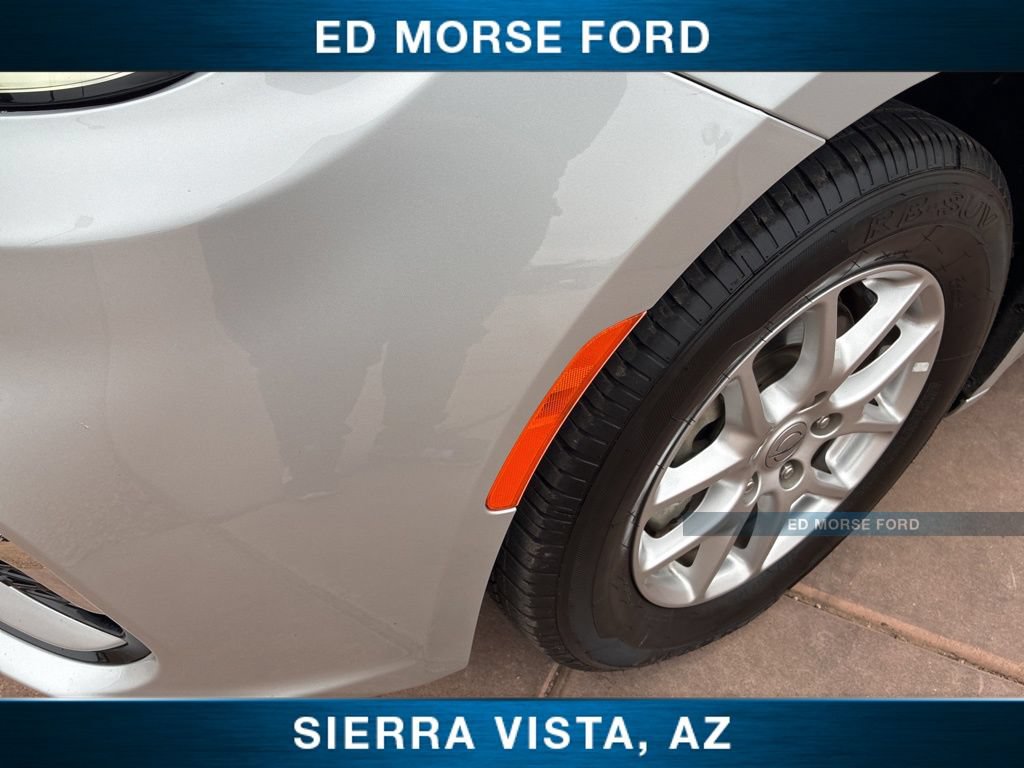 Used 2024 Chrysler Pacifica Touring-L FWD image 4