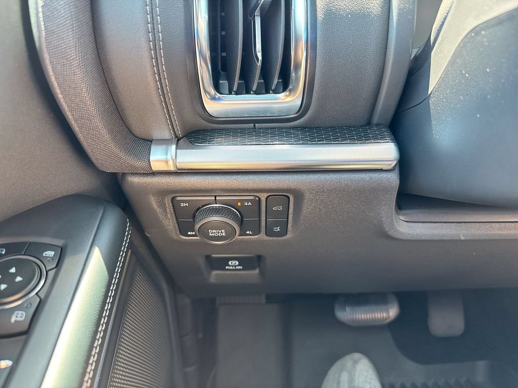 Certified 2025 Ford Expedition Max Platinum w/ Stealth Performance Package AWD/4WD image 19