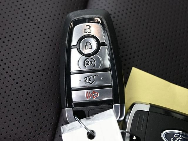 Certified 2025 Ford Explorer Platinum image 18