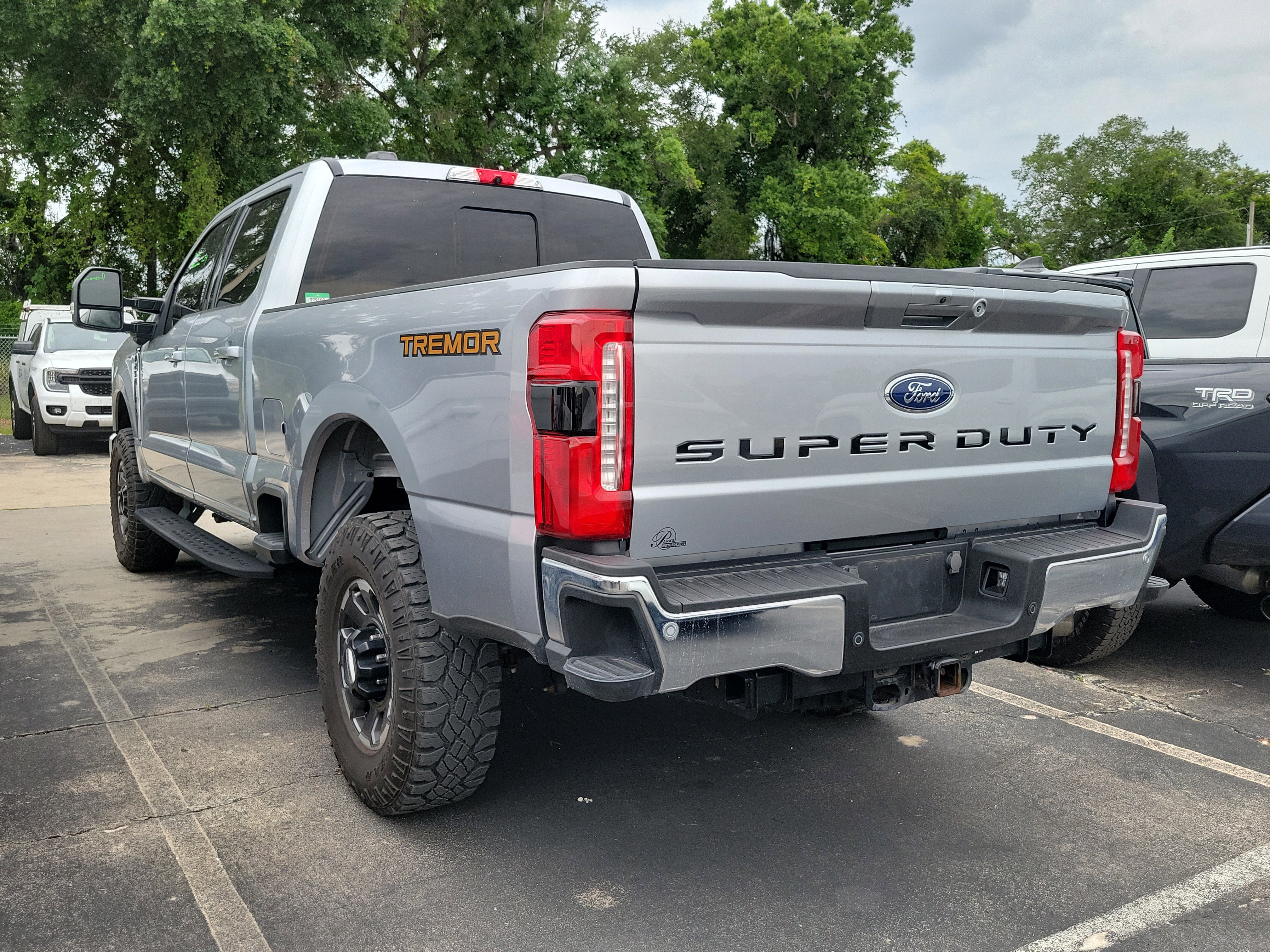 Certified 2023 Ford F250 Lariat w/ Tremor Off-Road Package AWD/4WD image 4