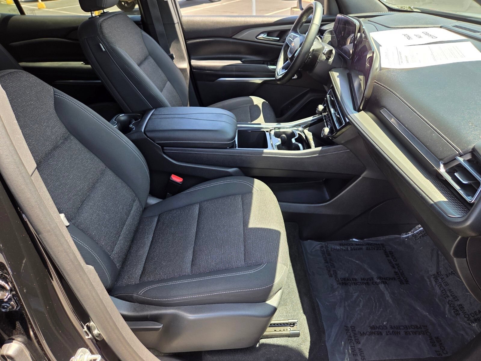 Used 2025 Chevrolet Traverse LT FWD image 16