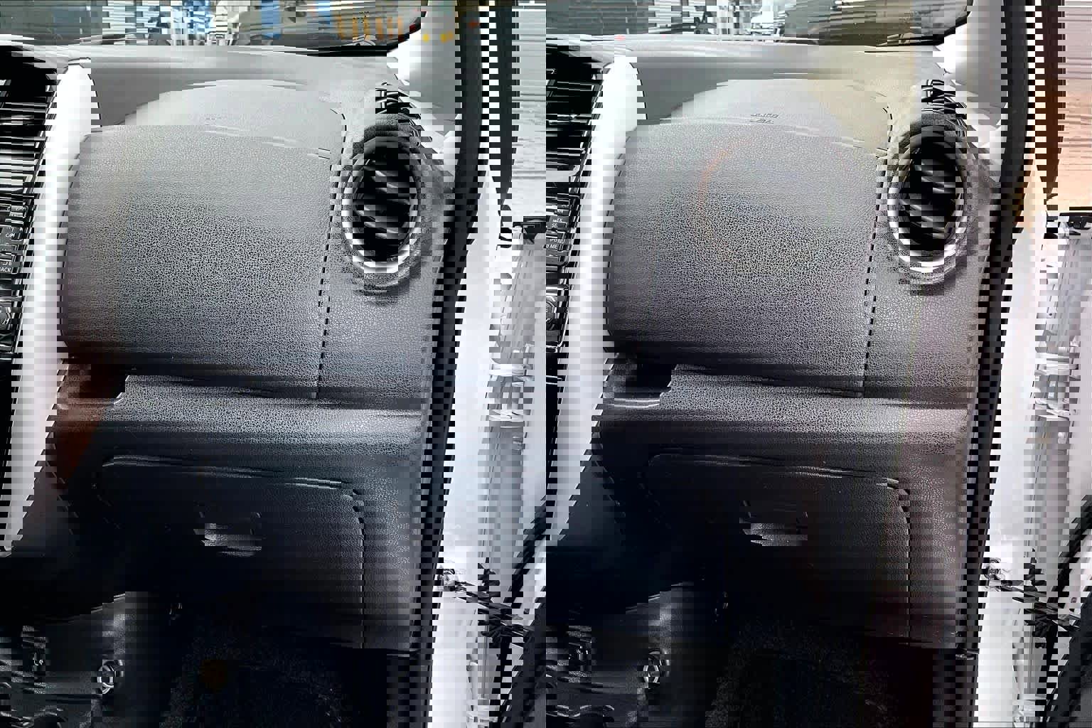 Used 2017 Nissan Versa Note SV image 19