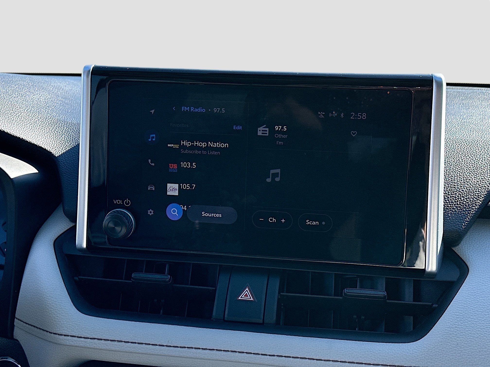 Used 2023 Toyota RAV4 XLE w/ Convenience Package image 15