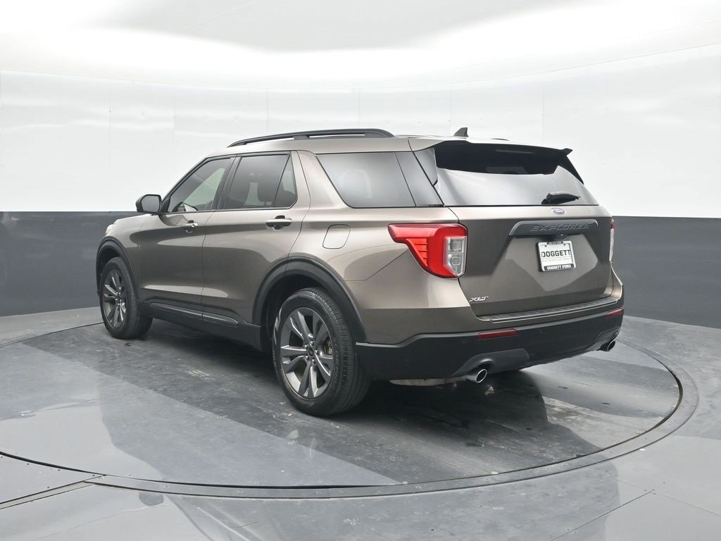 Certified 2021 Ford Explorer XLT w/ Equipment Group 202A image 4