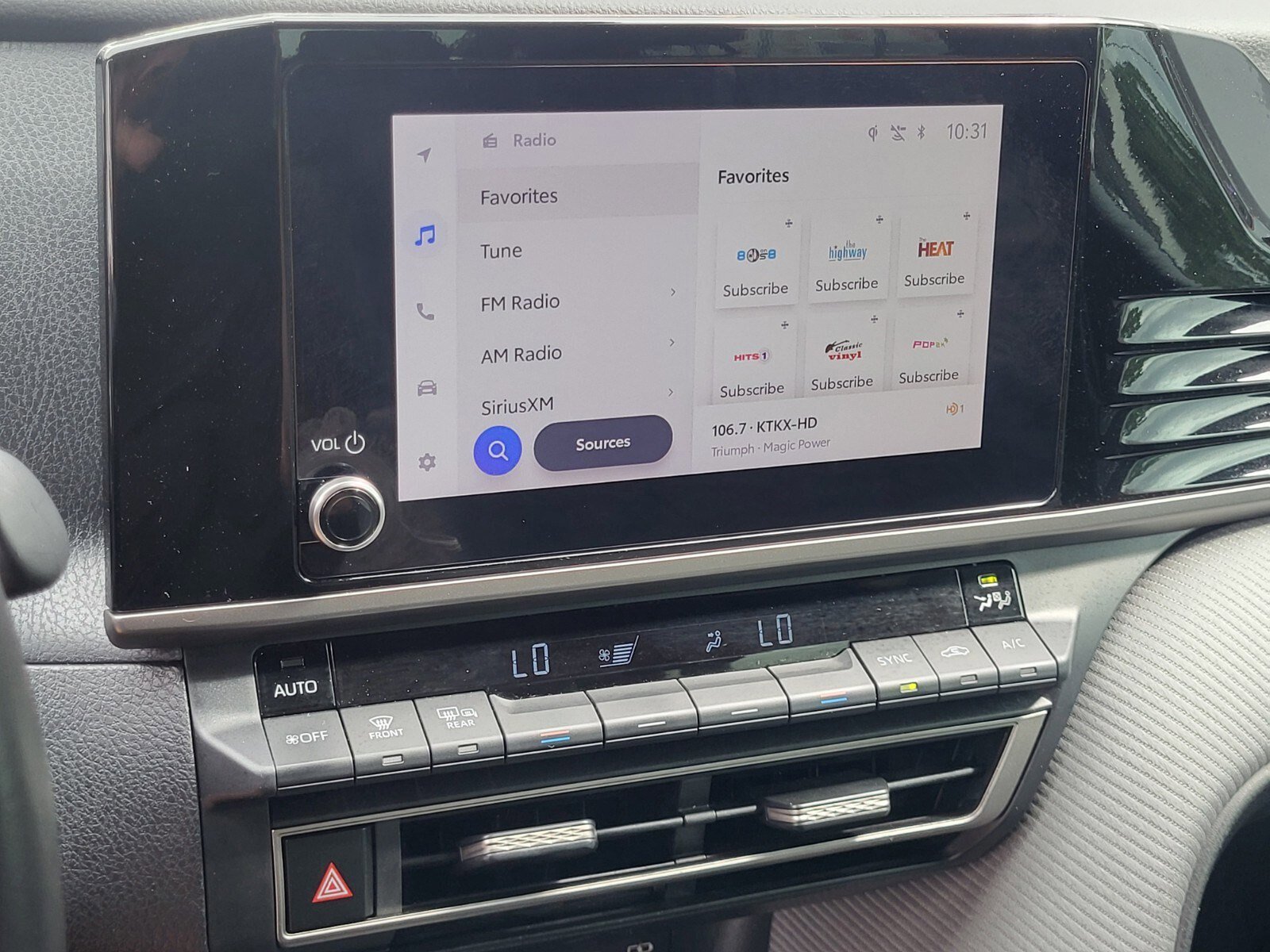 Used 2025 Toyota Camry SE w/ Convenience Package image 20