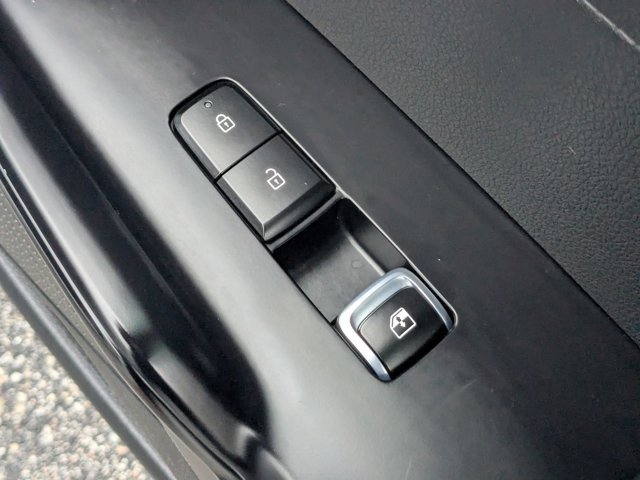 Used 2023 Kia K5 GT-Line image 38