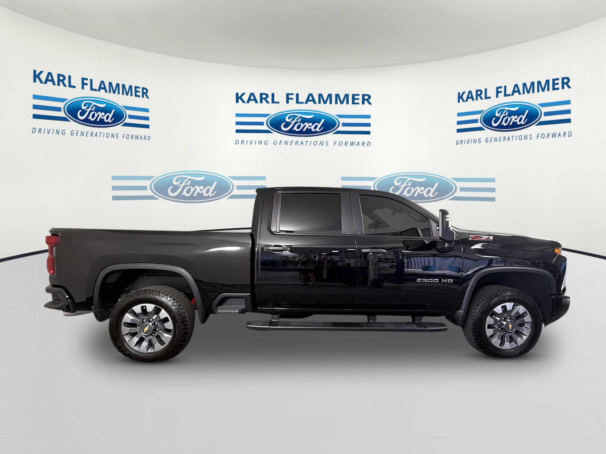 Used 2025 Chevrolet Silverado 2500 Custom w/ Custom Value Package AWD/4WD image 2