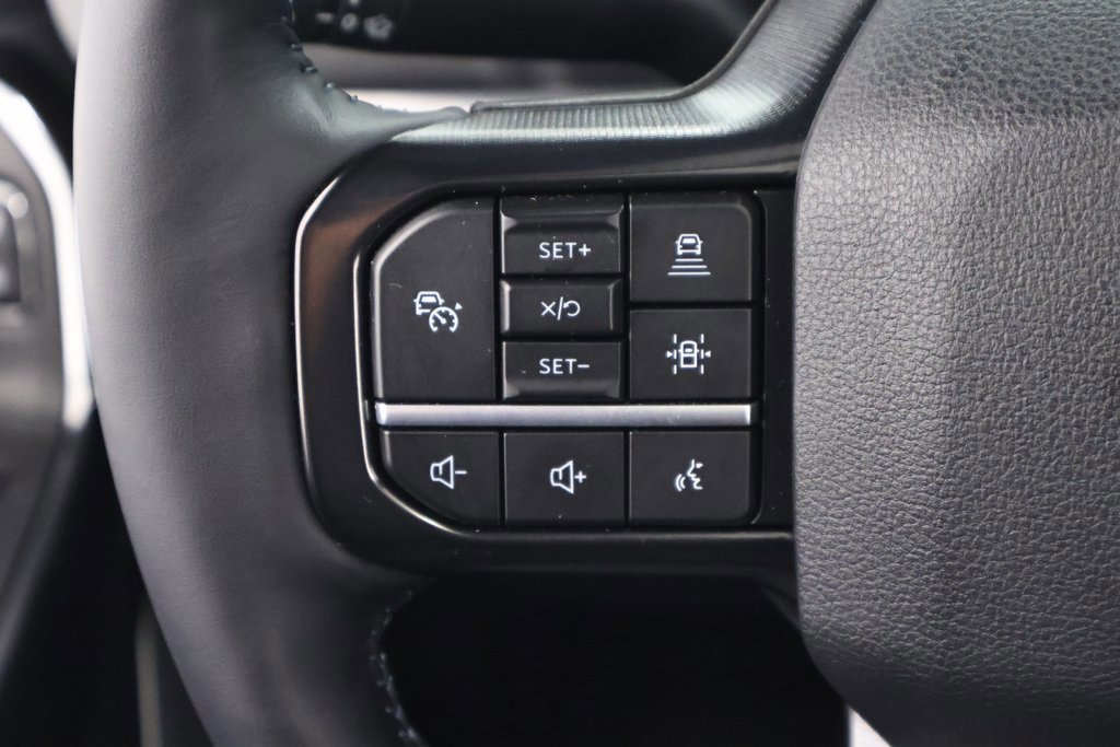 Certified 2025 Ford F450 Platinum w/ FX4 Off-Road Package image 28