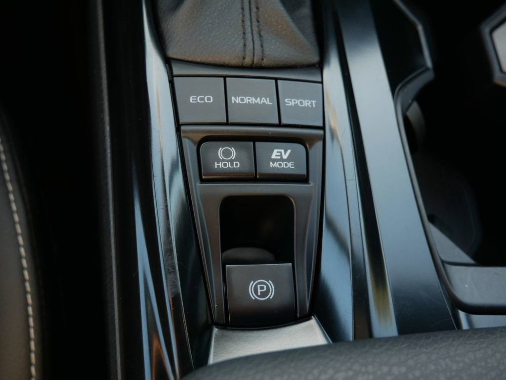 Used 2025 Toyota Camry SE FWD image 24