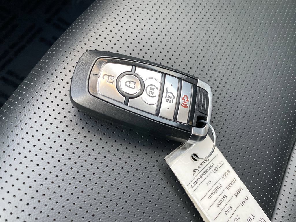 Certified 2025 Ford Escape Platinum image 36