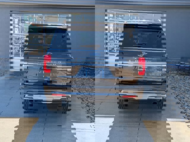 Certified 2022 Ford Expedition Max XLT image 5