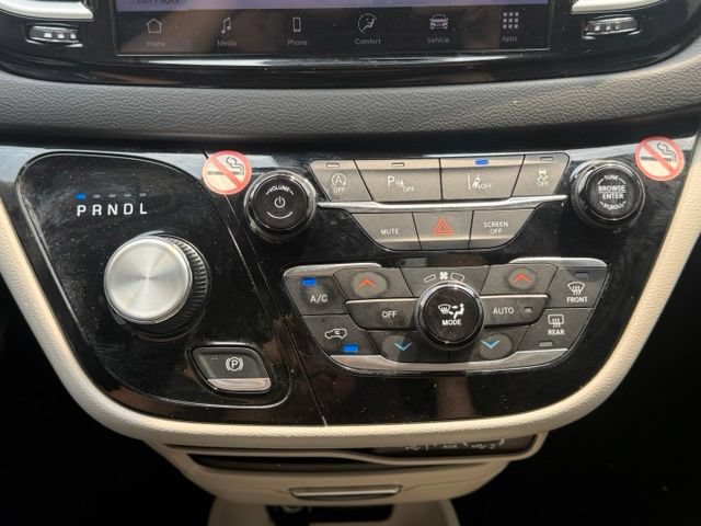 Used 2024 Chrysler Pacifica Touring-L FWD image 29