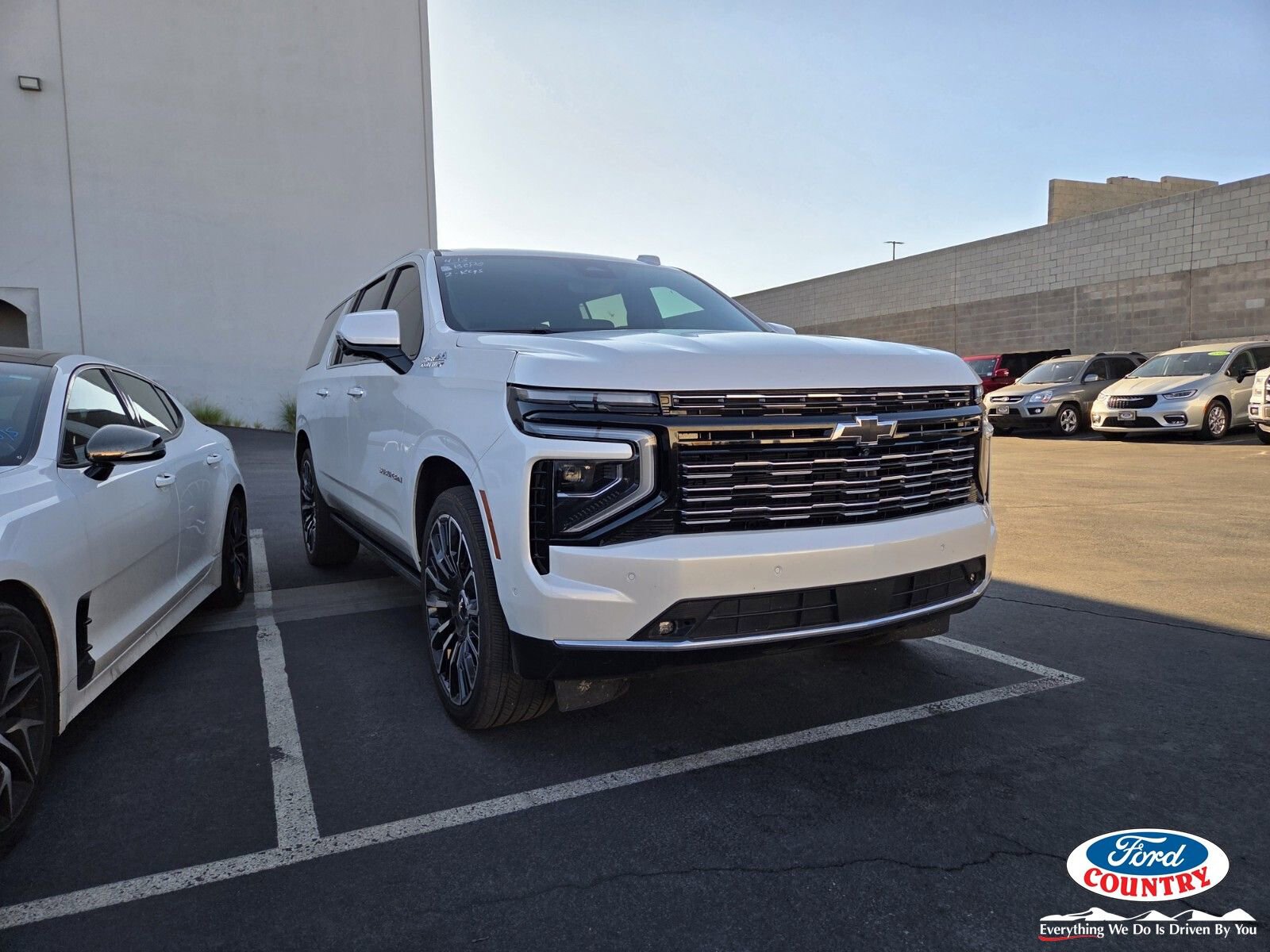 Used 2025 Chevrolet Suburban High Country image 1