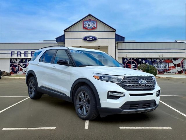 Certified 2023 Ford Explorer XLT w/ Equipment Group 202A AWD/4WD image 1