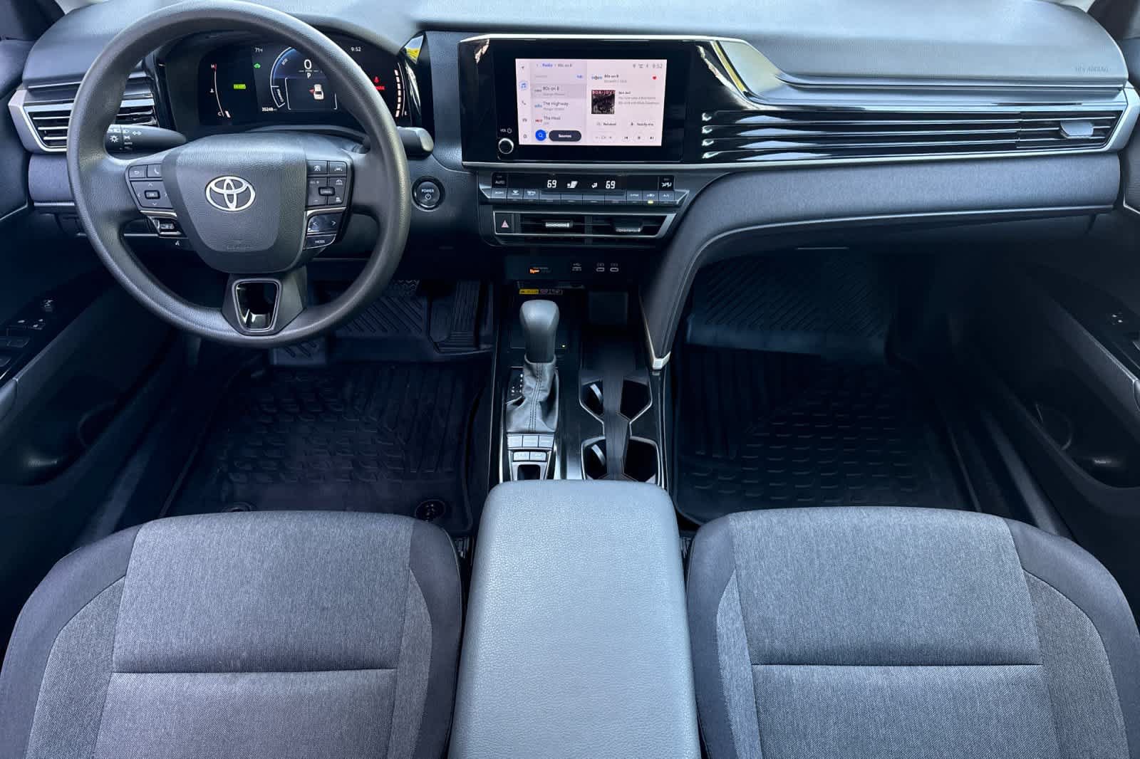 Used 2025 Toyota Camry LE AWD/4WD image 3