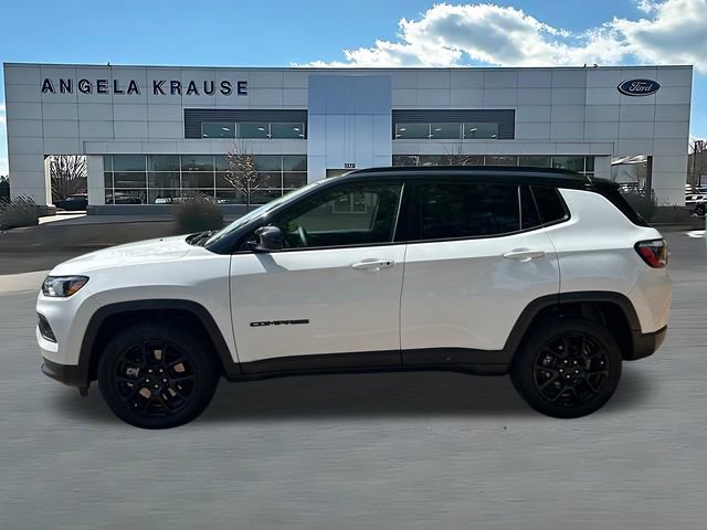 Used 2024 Jeep Compass Latitude w/ Altitude Special Edition AWD/4WD image 4