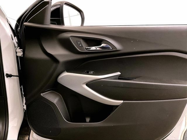 Used 2025 Chevrolet Trax RS w/ Driver Confidence Package FWD image 23