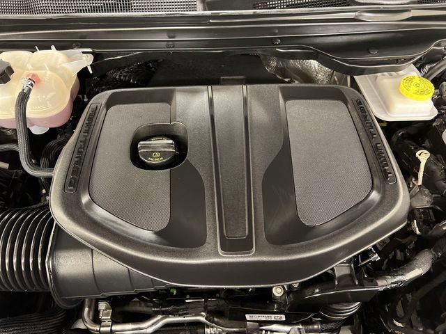 Used 2025 RAM 1500 Laramie AWD/4WD image 11