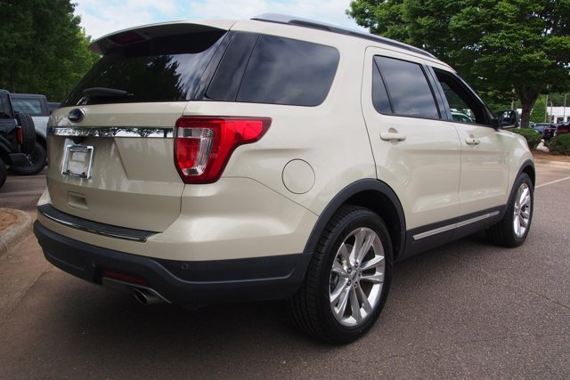 Certified 2018 Ford Explorer XLT w/ Equipment Group 202A FWD image 7