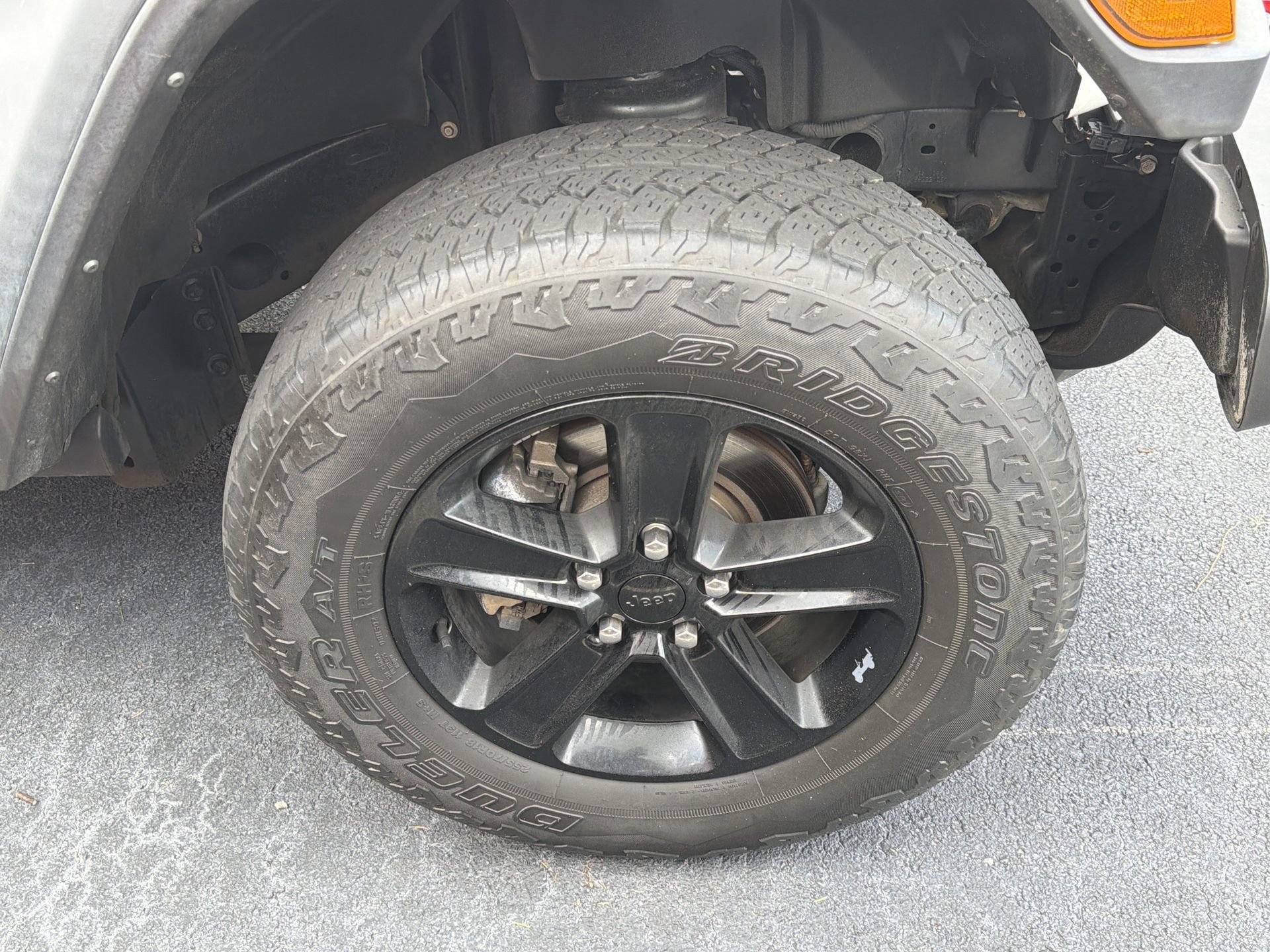 Used 2023 Jeep Wrangler Unlimited Rubicon AWD/4WD image 6
