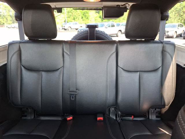 Used 2018 Jeep Wrangler Unlimited Sahara AWD/4WD image 13