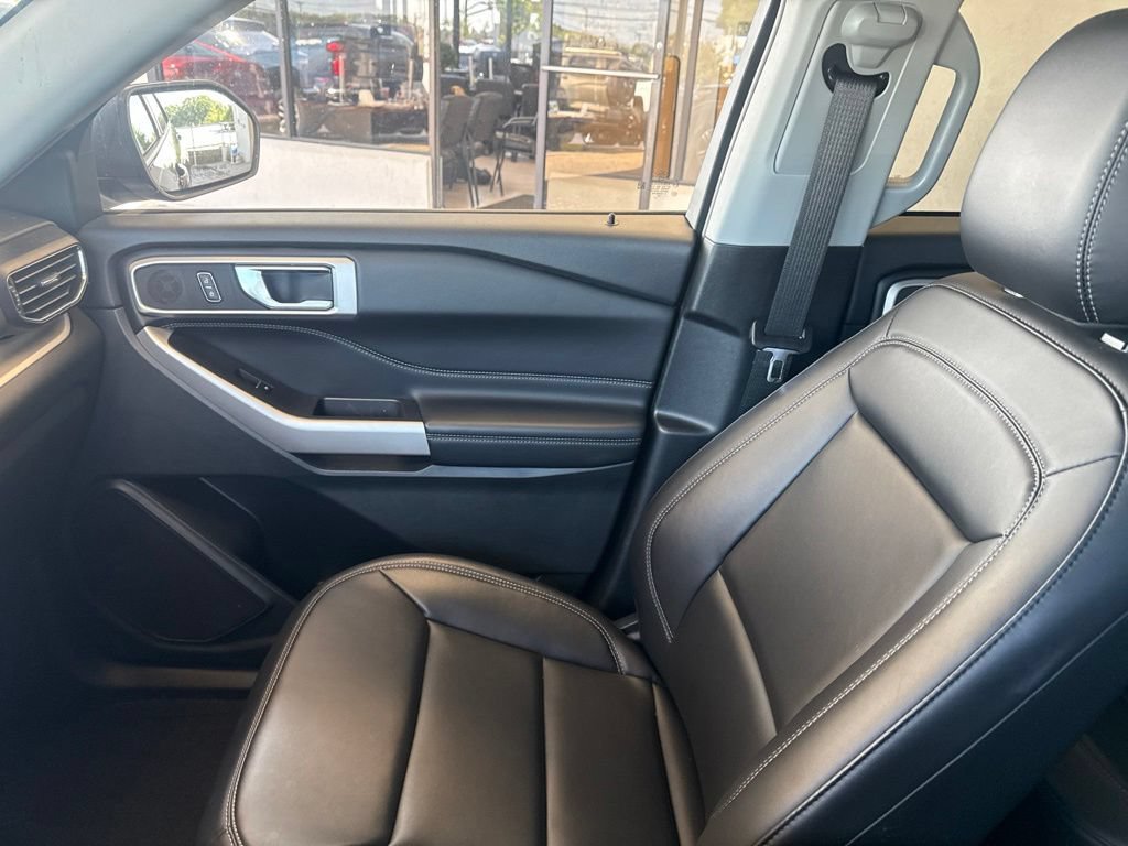 Certified 2024 Ford Explorer XLT w/ Equipment Group 202A AWD/4WD image 23