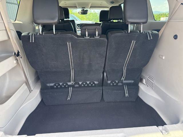 Used 2023 Chrysler Pacifica Touring-L FWD image 28